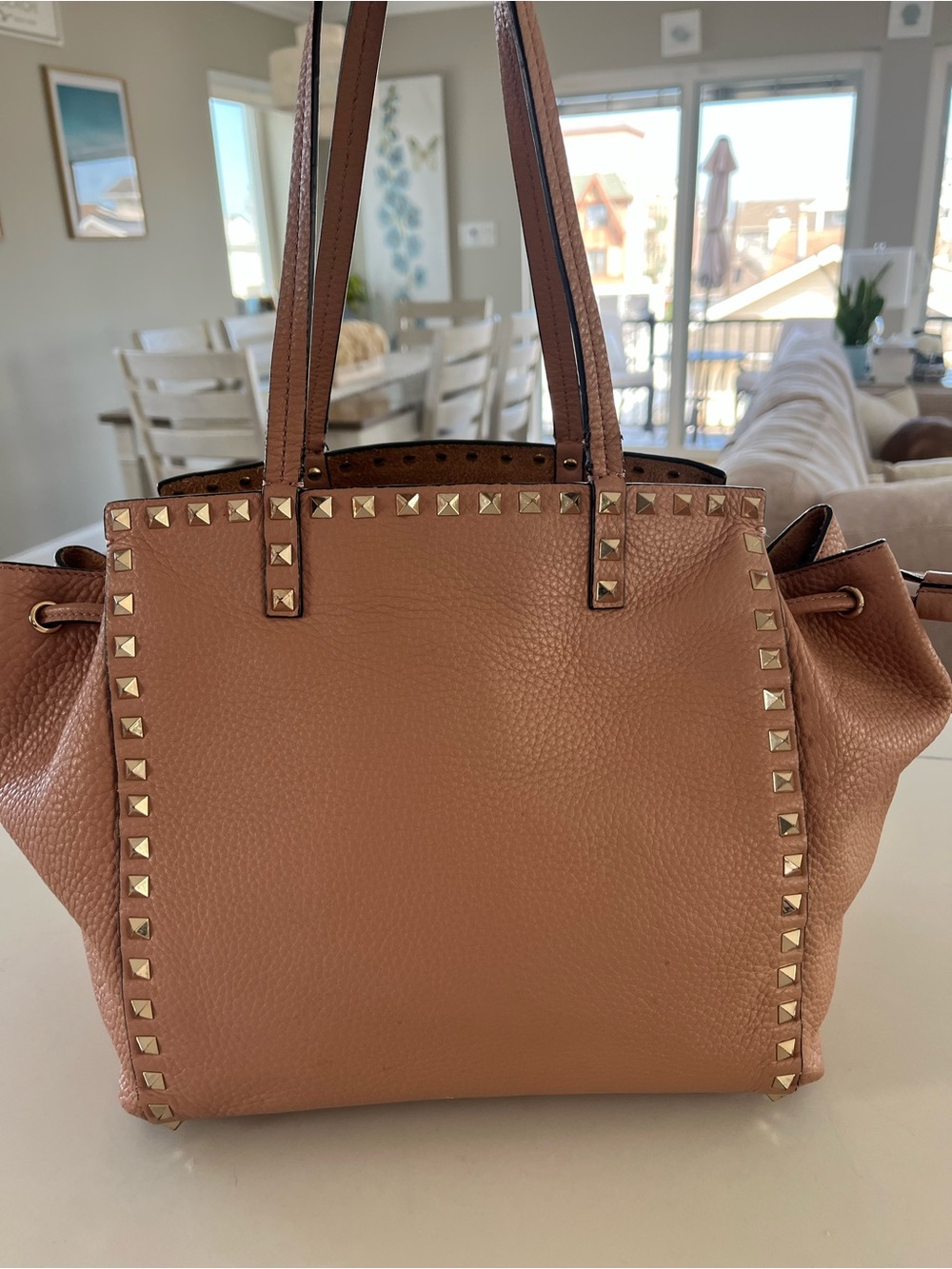 Valentino Garavani Rockstud Grainy Leather Drawstring Tote Dusty Rose / Camel - Picture 4 of 16